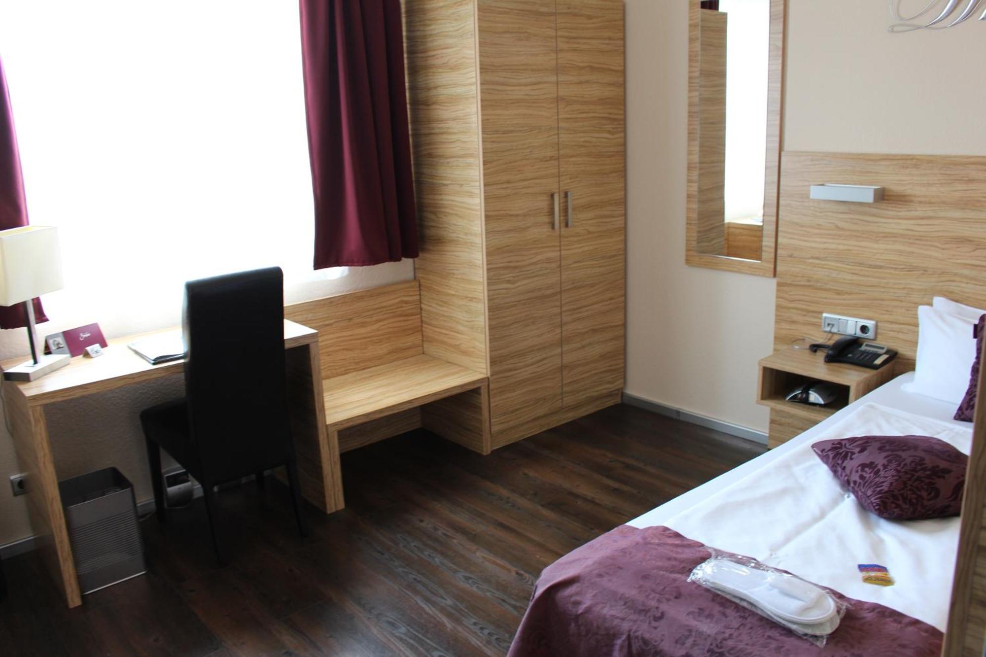 Hotel Bonjour Bad Soden am Taunus Room photo